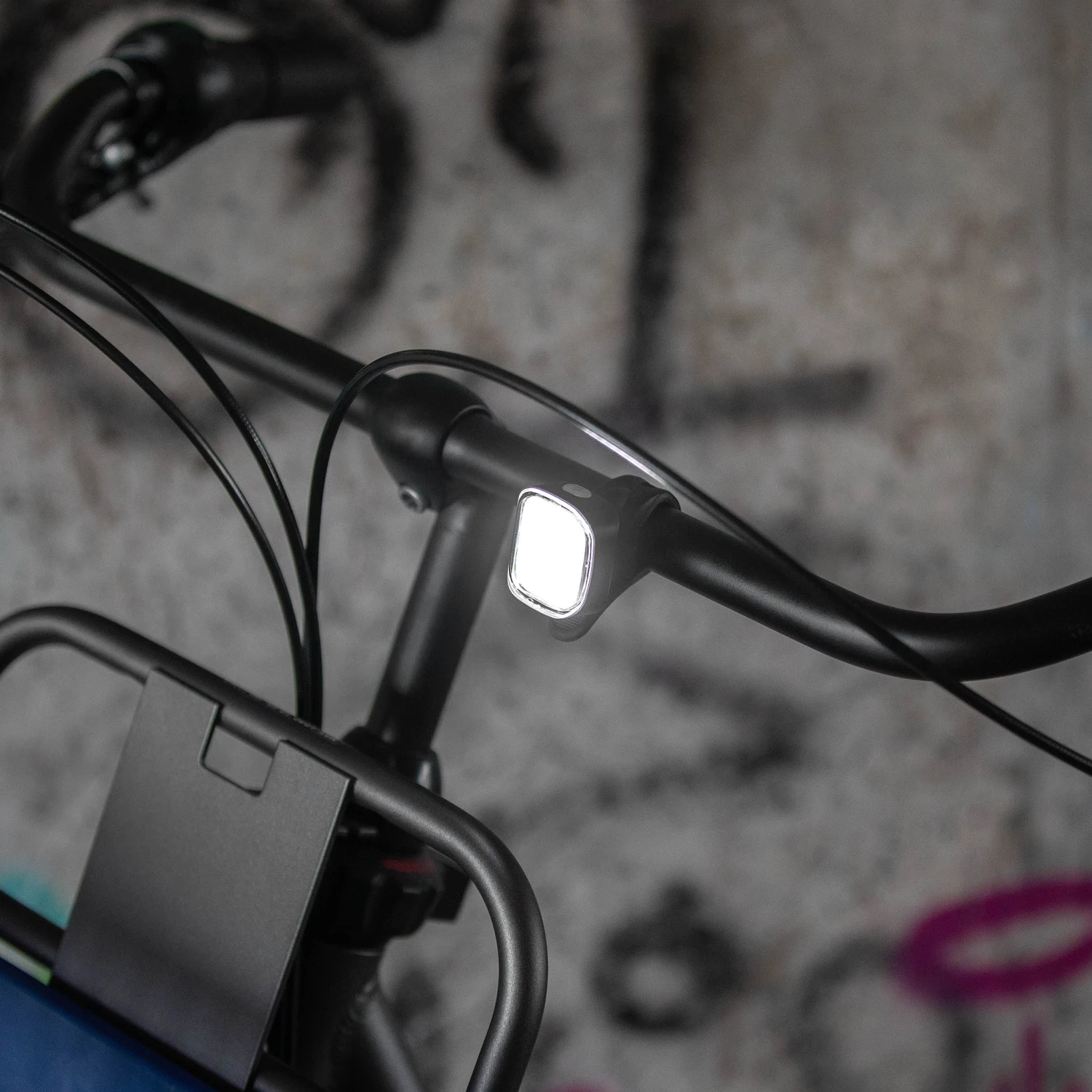 URBAN PROOF Feu Avant LED Rechargeable Minimaliste – Image 2